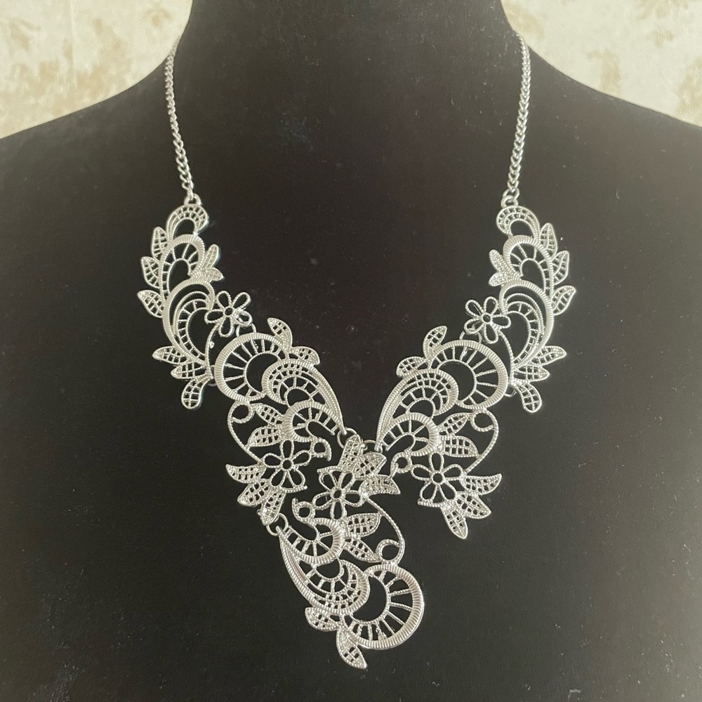 BNWT fashion necklace